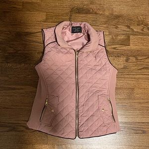 Light pink/gold vest